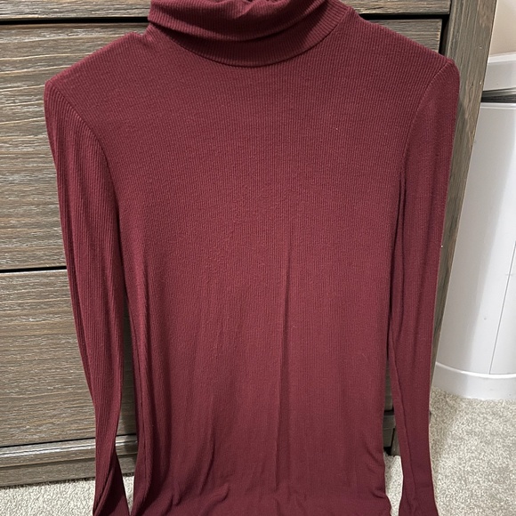 Mossimo maroon mock neck top - Picture 1 of 3